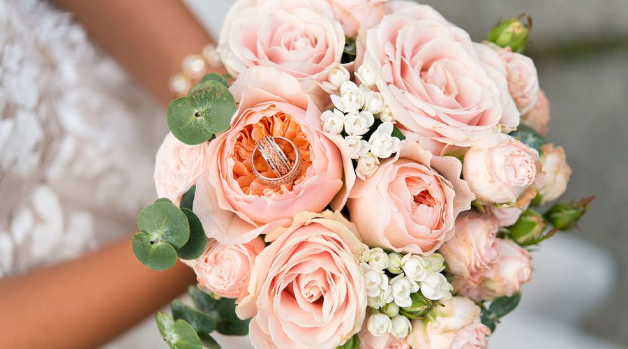Aurora Flower Shop, Roses bouquet same day delivery in GTA. Valentine Day